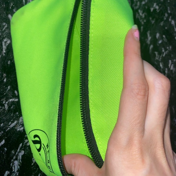 PINK - Picture 3 of 4